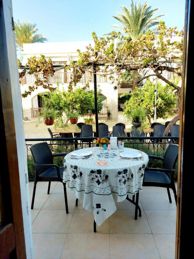 Golden Palms Guest House & Cafe Famagusta  Exterior foto
