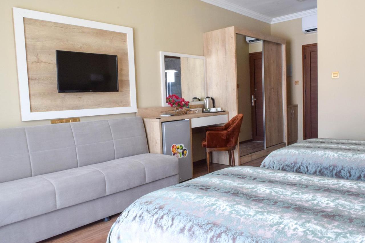 Golden Palms Guest House & Cafe Famagusta  Exterior foto
